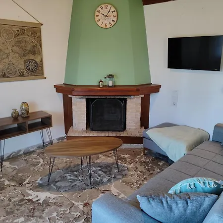 Electra's Seaside Daire