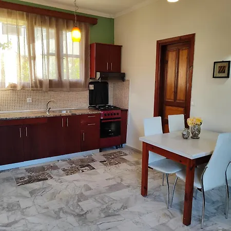 Electra's Seaside Daire